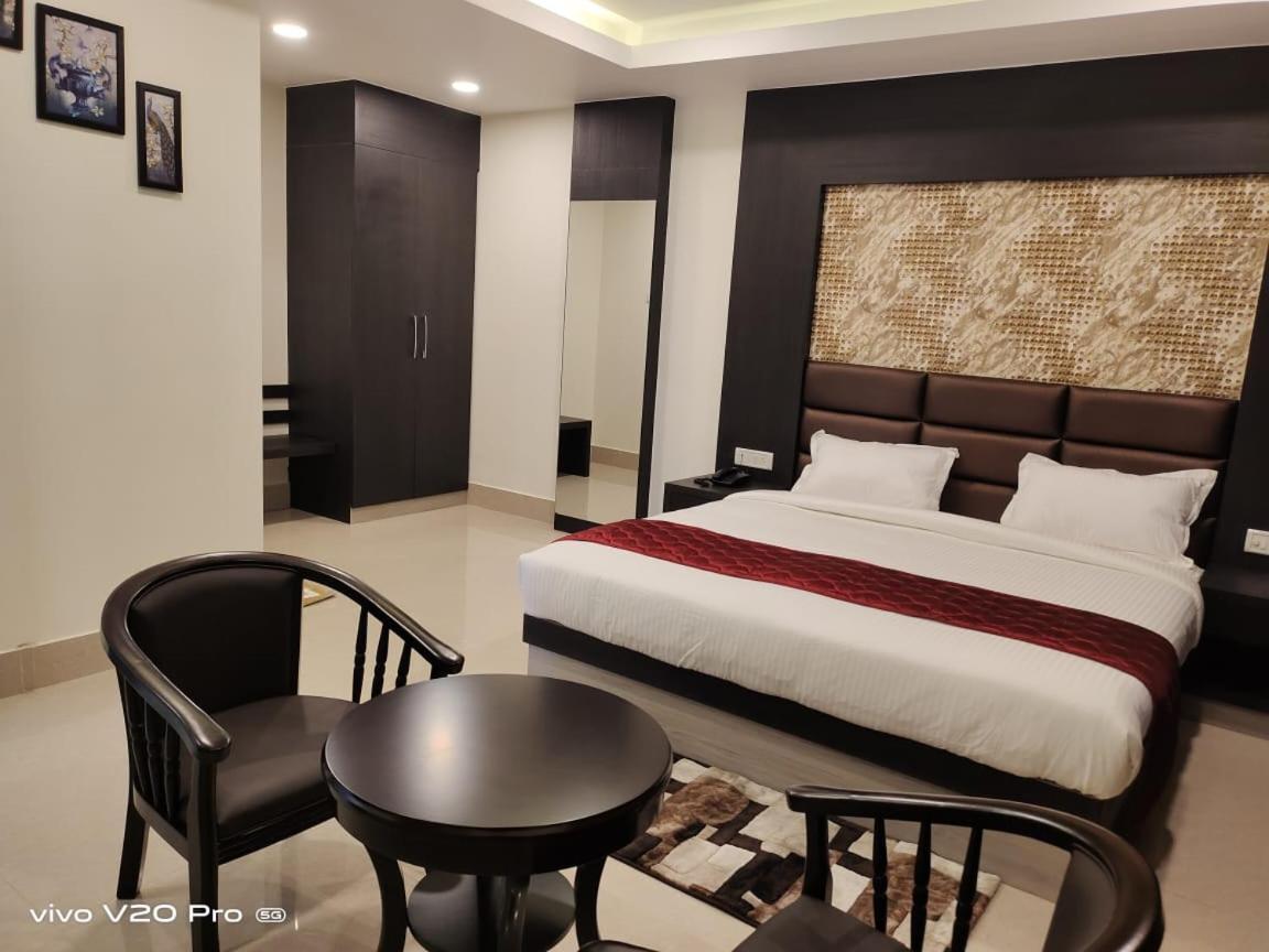 The Northern Lights Hotel Port Blair Buitenkant foto
