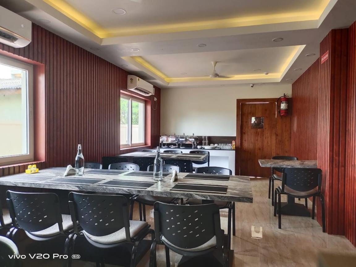 The Northern Lights Hotel Port Blair Buitenkant foto